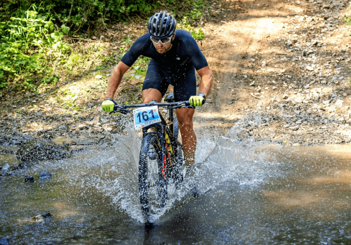 Recenzia: „Uvoľni svoju prirodzenosť“ v letnom sete cyklo oblečenia od UYN